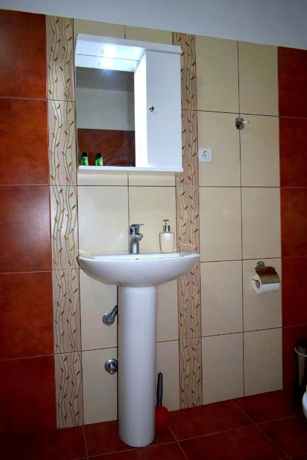 Relax Pozar Hotel Loutraki  Bagian luar foto